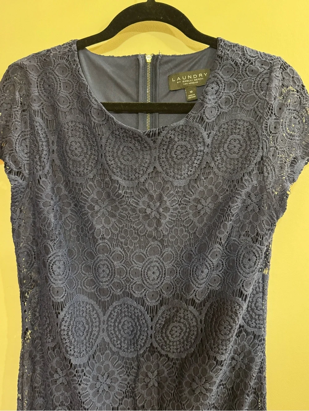 LAUNDRY by Shelli Segal royal blue lace cocktail dress // 10 - Picture 5 of 7